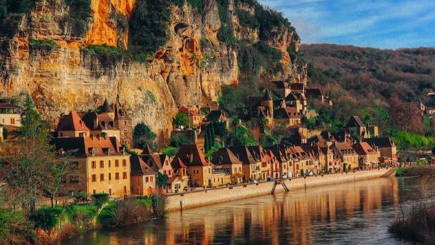 Anne Bécheau, Anne Becheau, visites guidées, visites privées, excursions, guide conférencière, Recherches historiques en Dordogne Périgord dordogne périgord